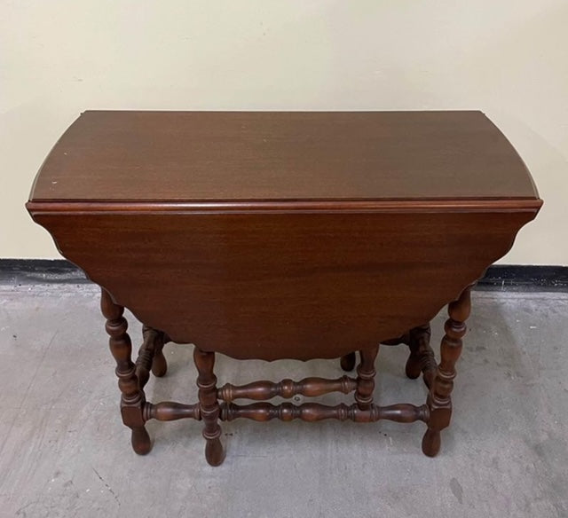 Antique English Drop Leaf Gateleg Table