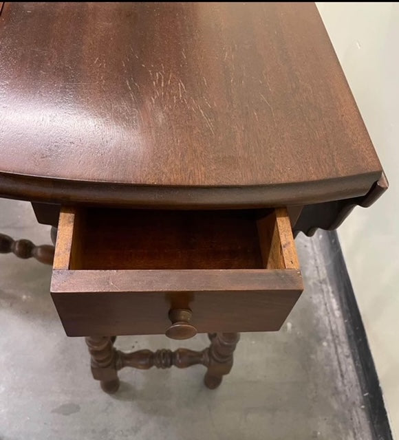 Antique English Drop Leaf Gateleg Table