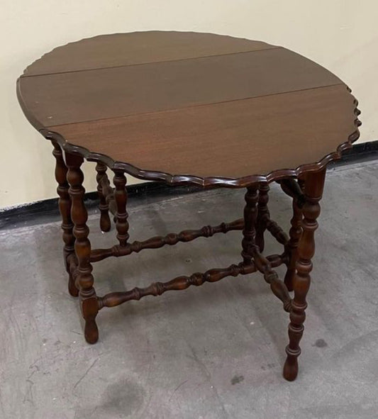 Antique English Drop Leaf Gateleg Table