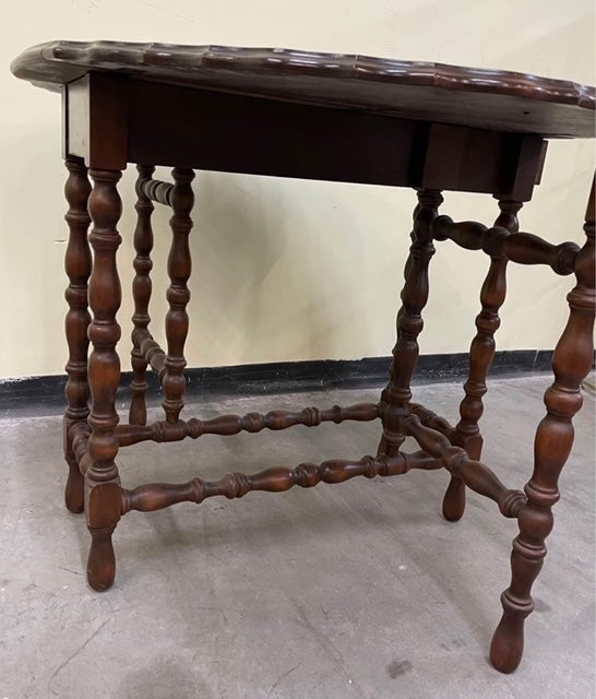 Antique English Drop Leaf Gateleg Table